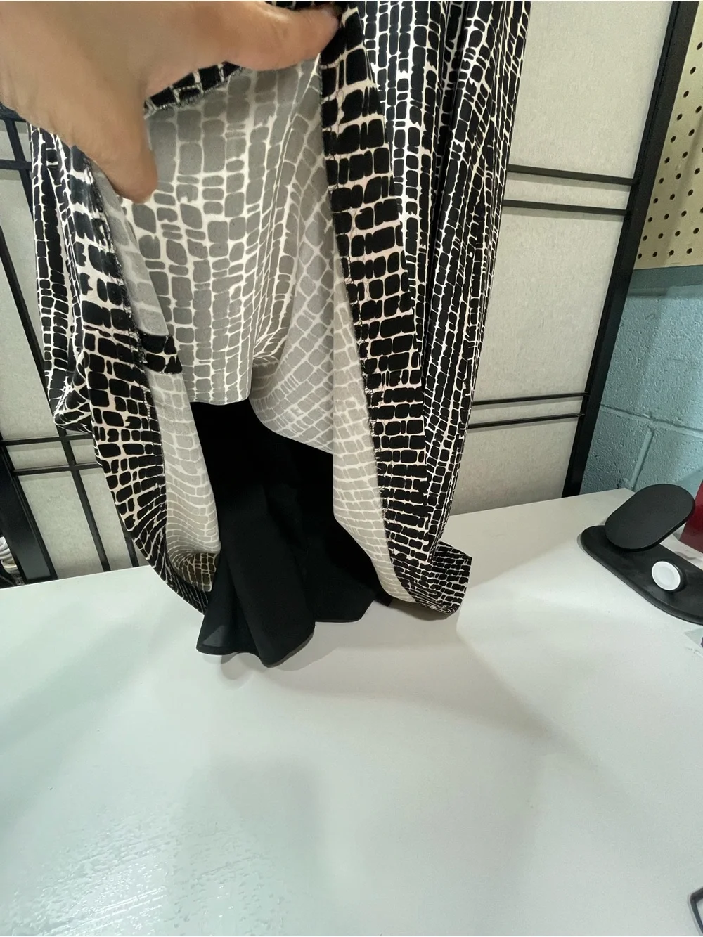 Max Mara Studio Black & White Geometric
Textured Shift Dress - Size M (IT 42) - Picture 5 of 7